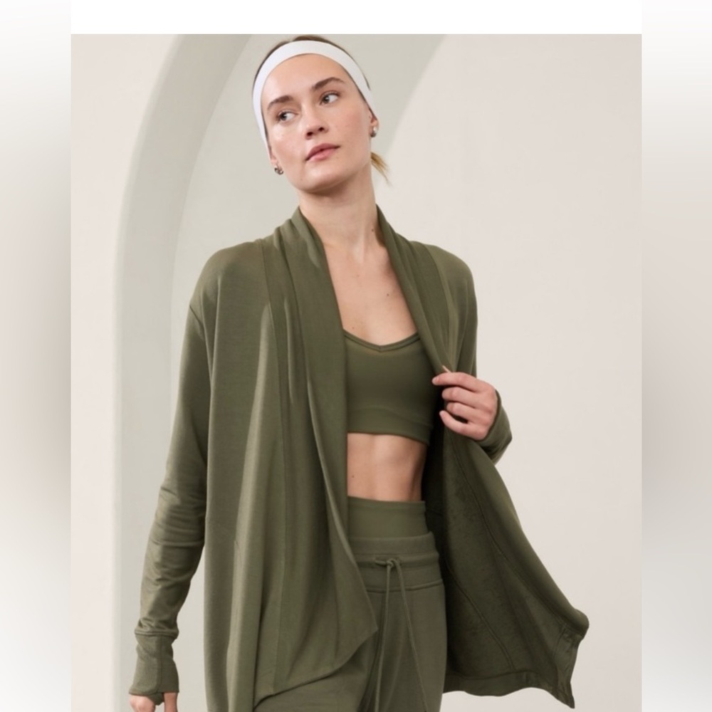 Athleta Pranayama Restore Wrap // Moss